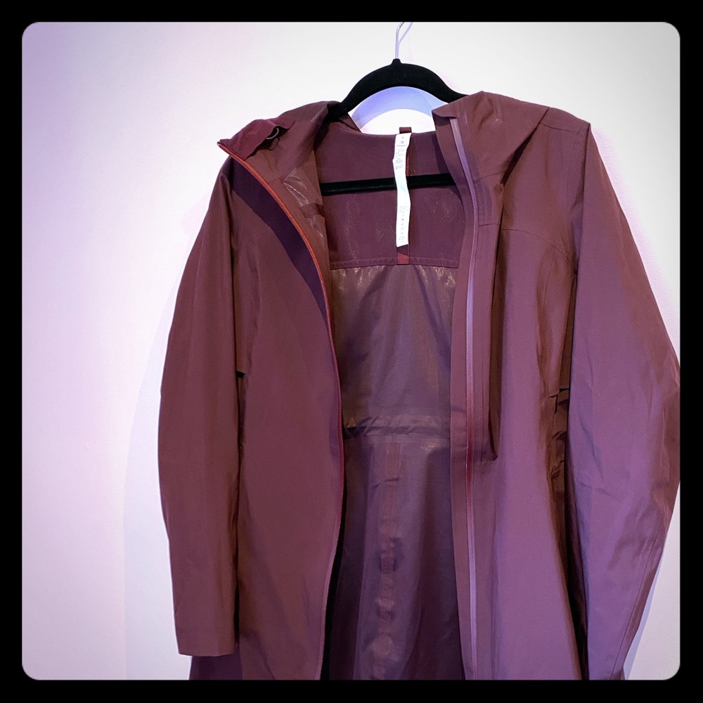 Lululemon raincoat (similar time Rain Rebel)